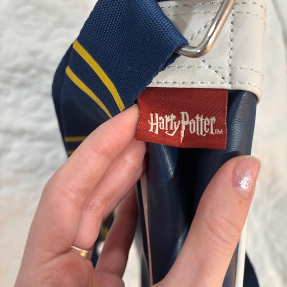 Ravenclaw Quidditch Messenger Tote Laptop Bag - Picture 4 of 6